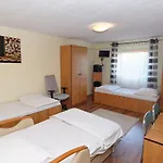 Zawodzie 20 *