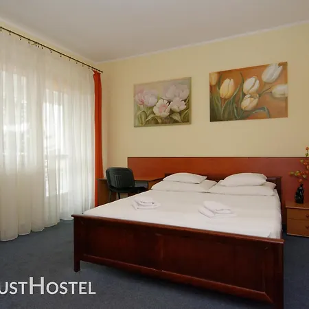 Justhostel